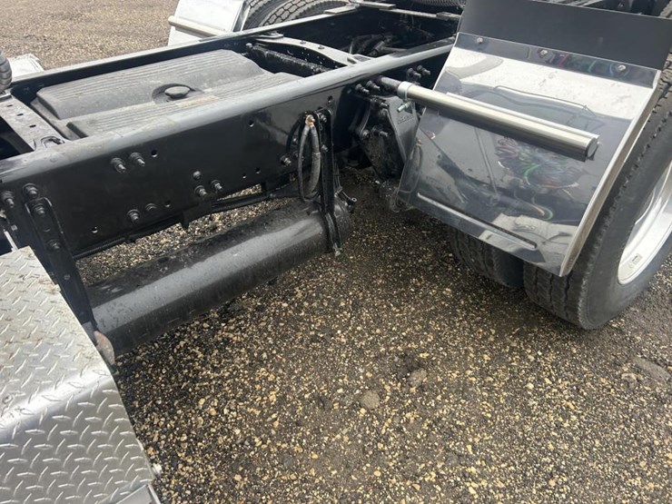 #1675-•-2016-freightliner-harrison-glider-kit-day-cab-truc-image-13