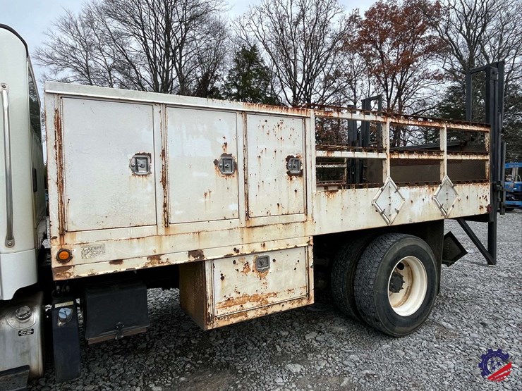2017-freightliner-m2-s/a-tank-truck-image-18