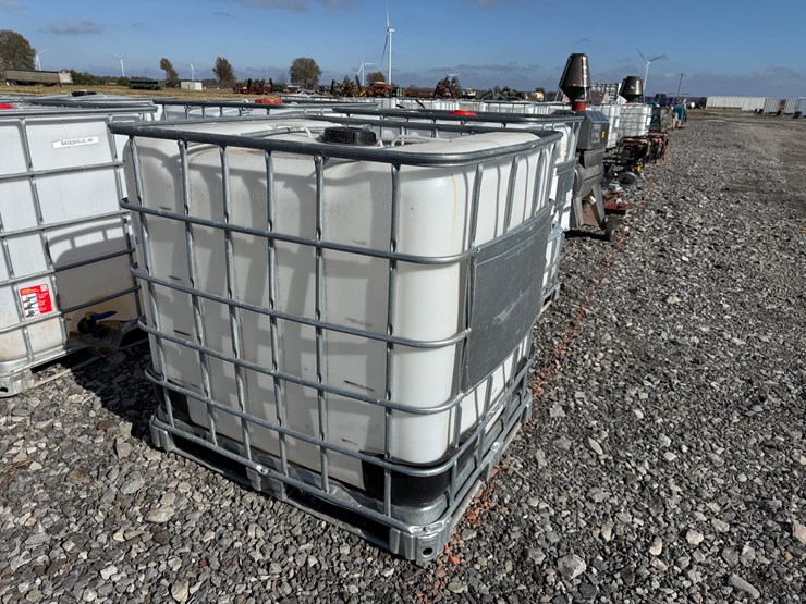 #22621-•-1000-gallon-poly-tank-w/-cage-image-2