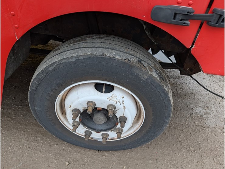 2017-freightliner-mt55-image-4