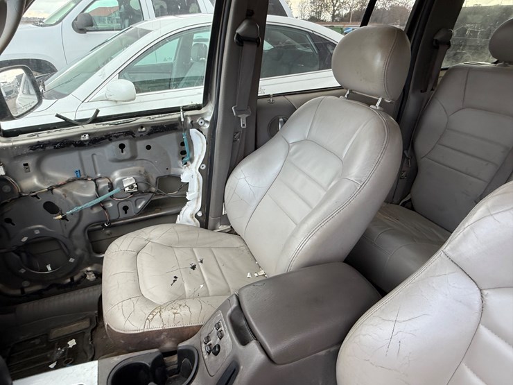 2004-jeep-liberty-image-25