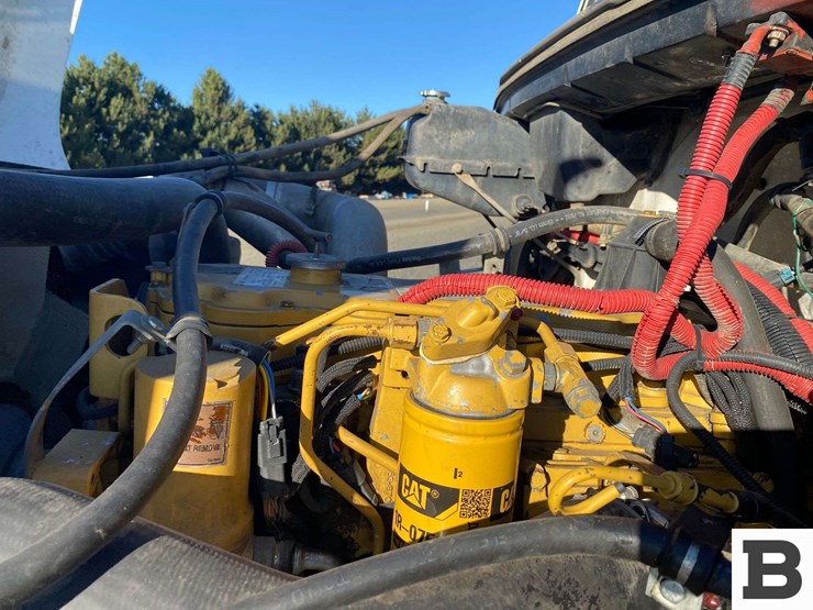 2002-freightliner-fl70-image-37