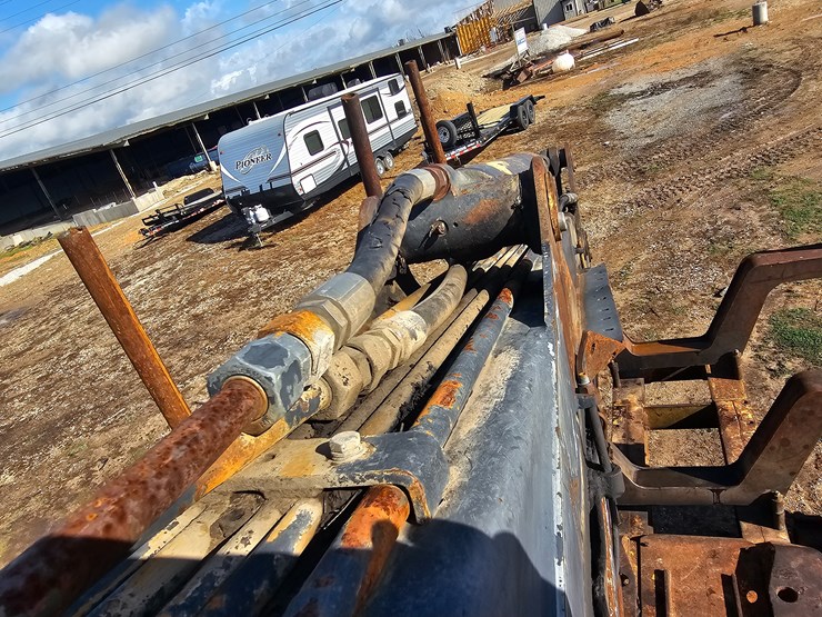 caterpillar-574-image-80