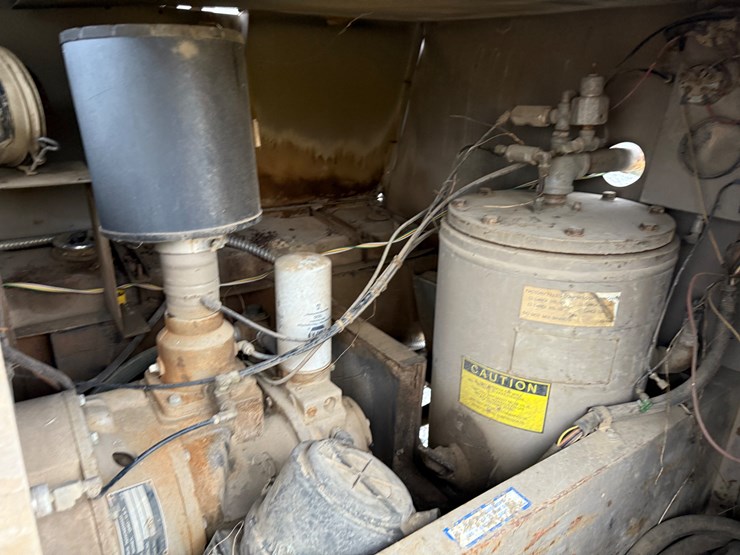 #22619-•-1994-leroi-185-portable-air-compressor-3272x209-6/94-image-26