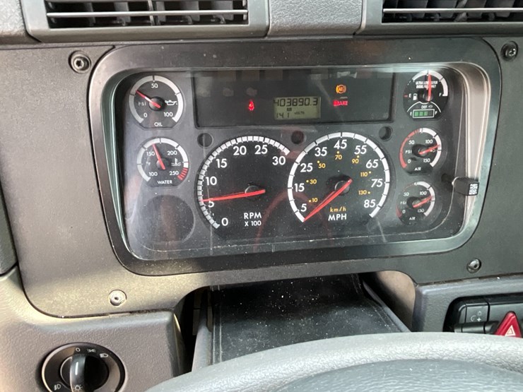 2016-freightliner-ca125-day-cab-image-23