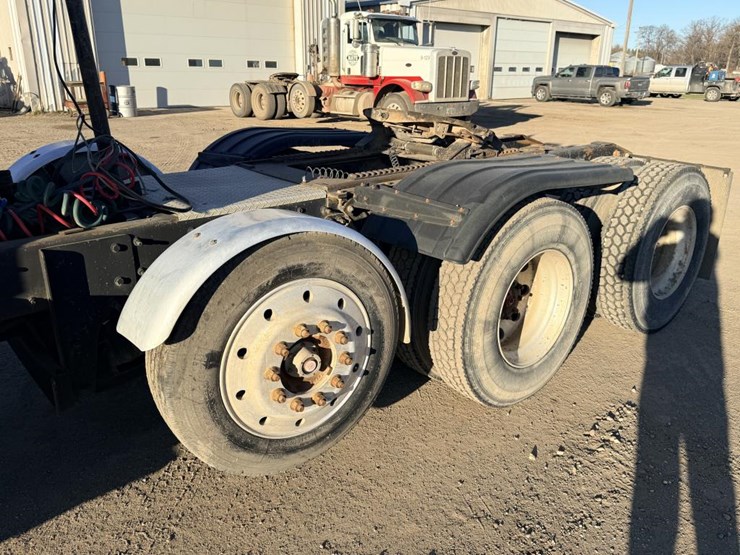 #1980-•-2008-international-eagle-day-cab-truck-tractor-image-14