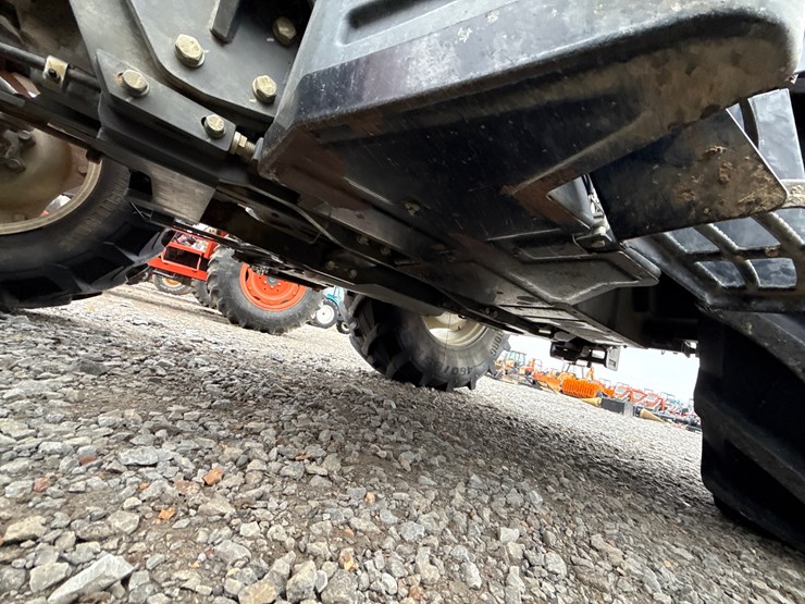 massey-ferguson-4709-image-40