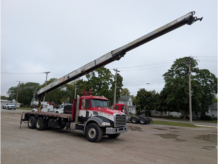 2017-mack-gu813-shingle-conveyor-image-2