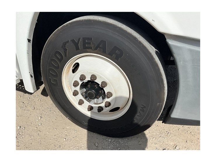 2014-freightliner-ca125-day-cab-image-7