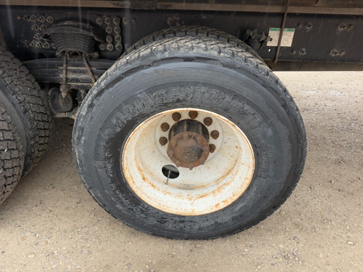 2006-freightliner-m2112-flatbed-image-16