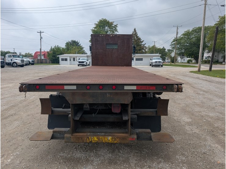 2005-freightliner-columbia-flatbed-w/-moffett-hookup-image-11