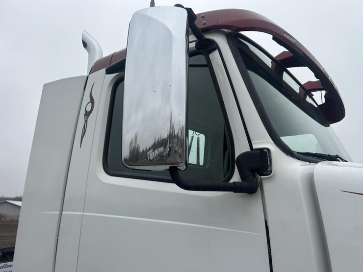 #1676-•-2015-volvo-vnl-day-cab-truck-tractor-image-14