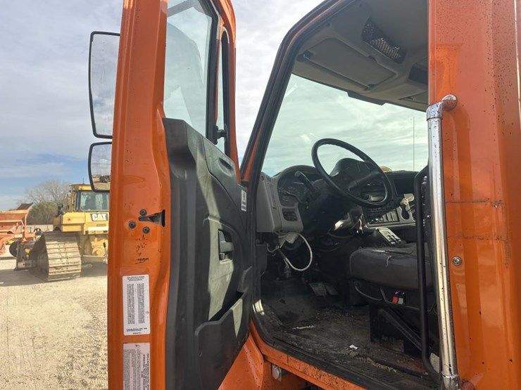 2009-international-7400-image-29