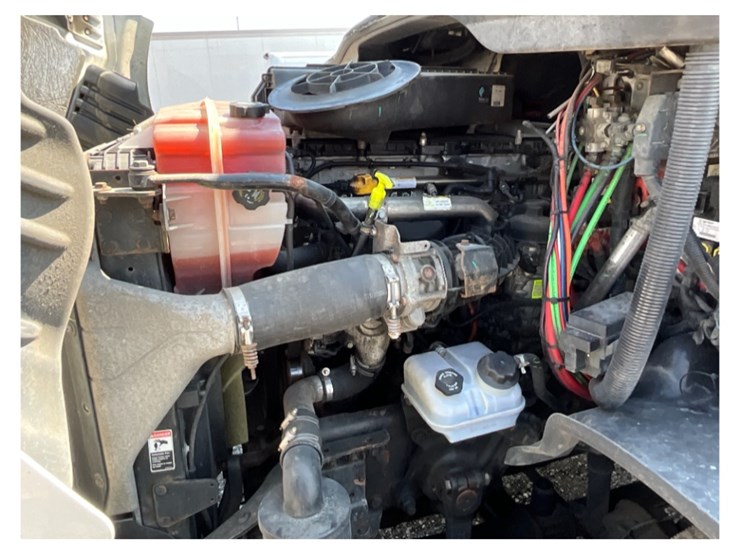 2016-freightliner-ca113-daycab-image-20