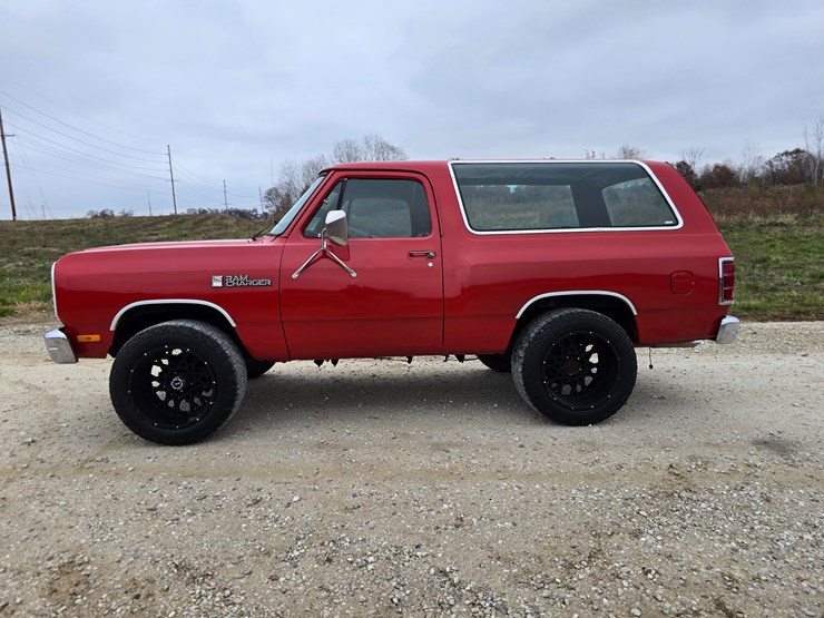 1986-dodge-ram-charger-image-8