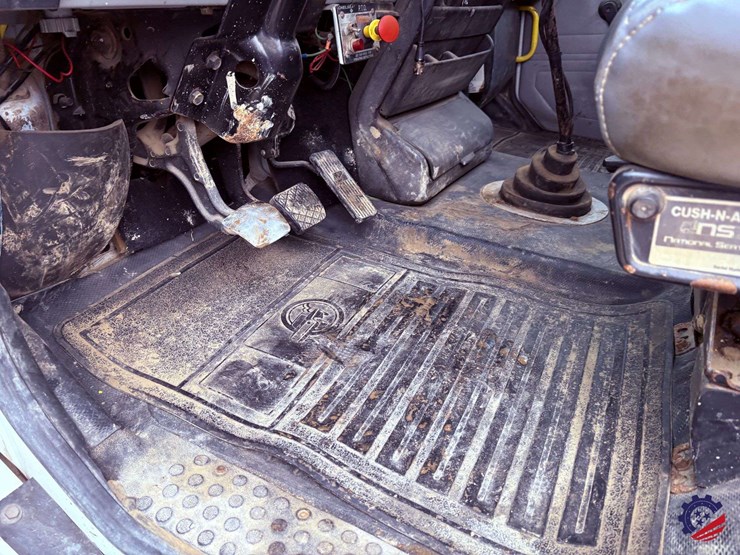 1998-freightliner-fl70-image-73