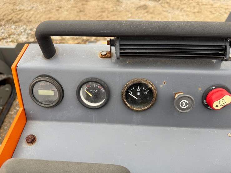 #100-•-2024-erie-industry-scl850-stand-on-skid-steer-loader-scl850562a1396-inv#33620-image-9