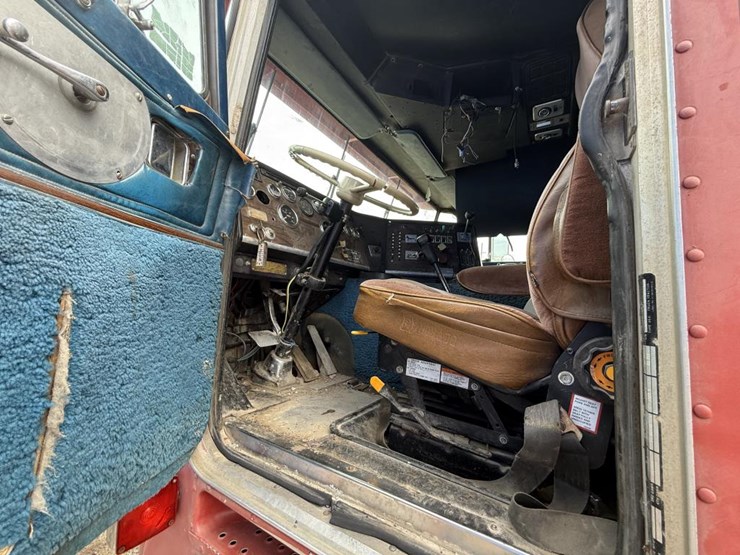 #1193-•-1984-peterbilt-cab-over-truck-tractor-image-39