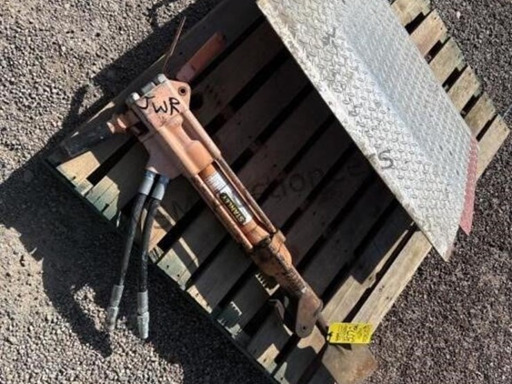 stanley-br-72-pneumatic-breaker-and-magliner-tl-image-4