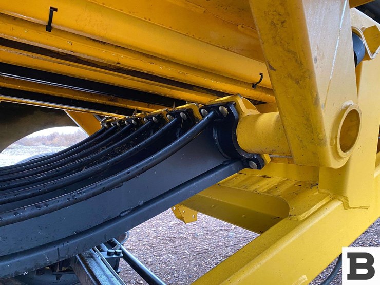 new-holland-340-image-31