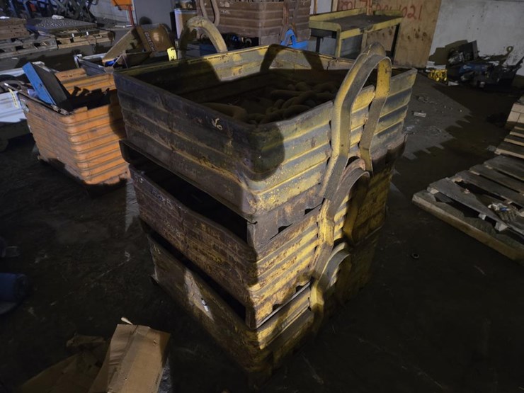 #3410-•-(3)-steel-crates-w/-heavy-duty-chains-image-4