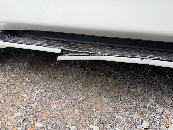 2012-infiniti-qx56-image-15