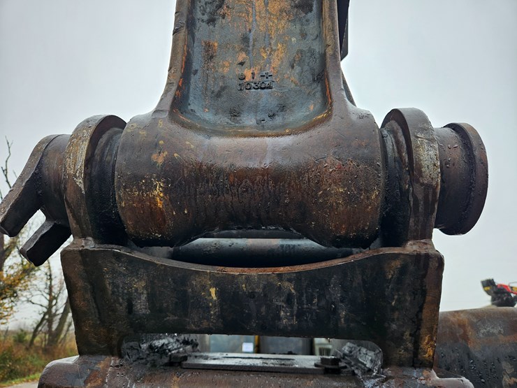 deere-200d-lc-image-90