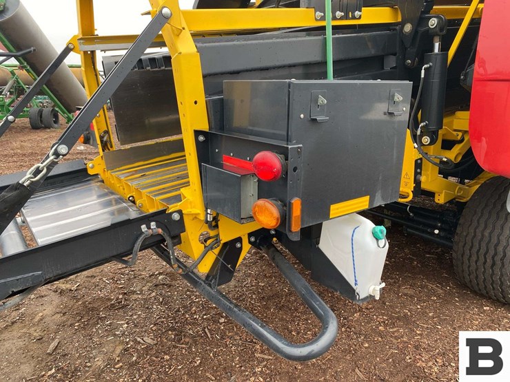 new-holland-340-image-47