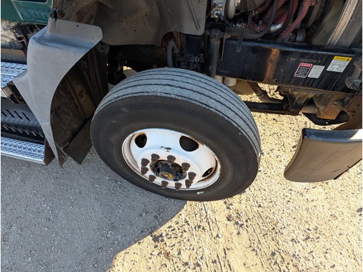 2013-mack-cxu612-day-cab-image-13