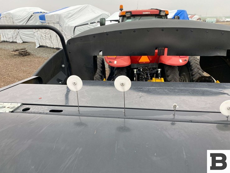 new-holland-340-image-68