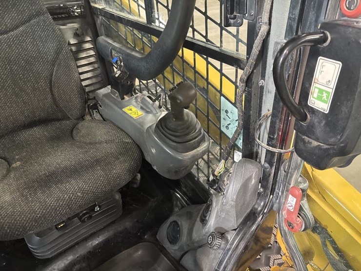 2018-caterpillar-228-image-38