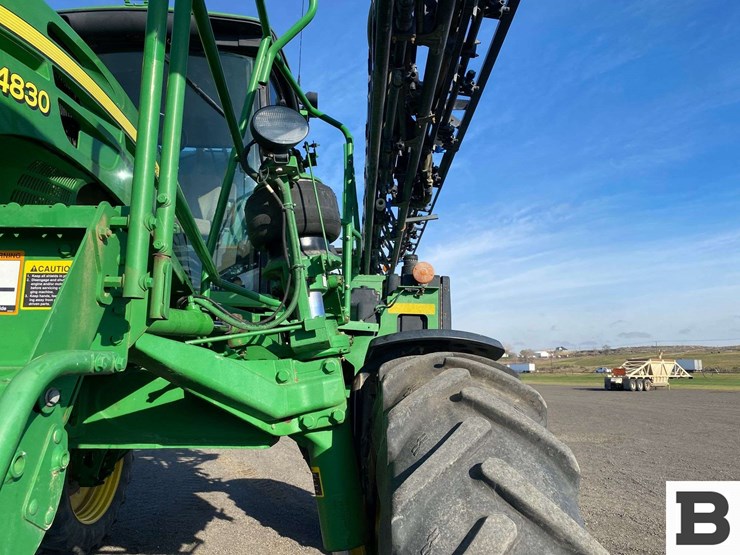 2013-john-deere-4830-image-15