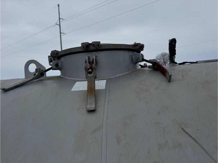 2012-90-bbl-tanker-take-off-w/-pumps-image-9