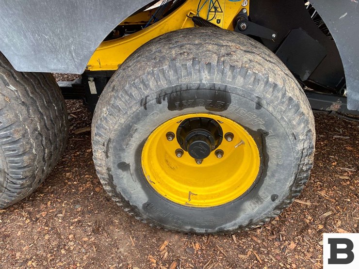 new-holland-340-image-43