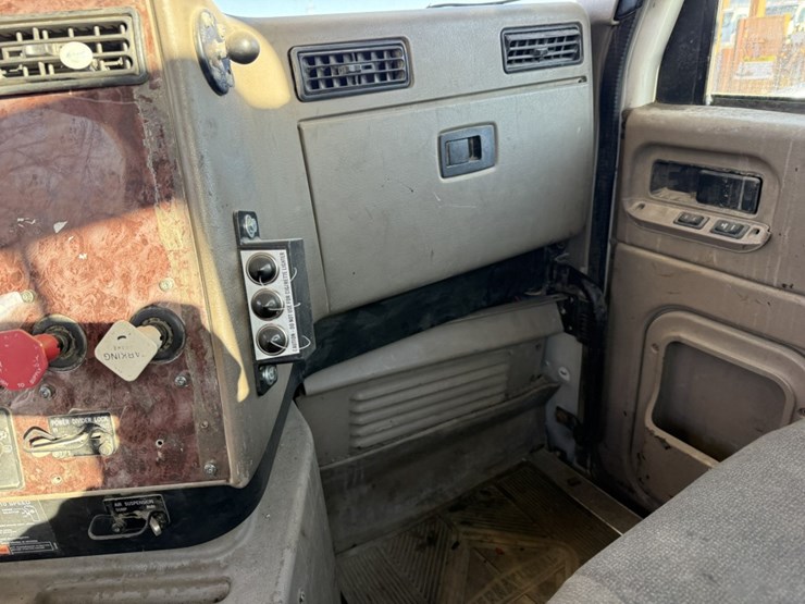 #1955-•-2008-international-eagle-day-cab-truck-tractor-image-46