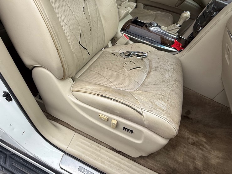 2012-infiniti-qx56-image-23