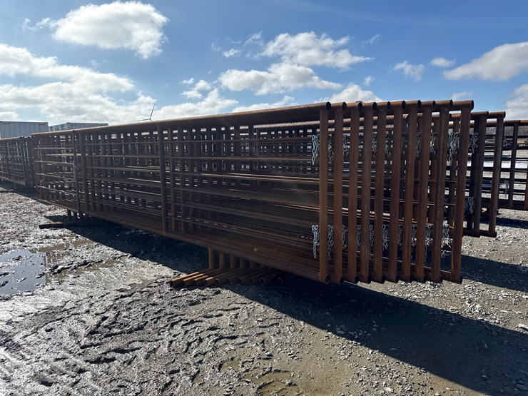 #22676-•-(9)-cattle-panels-&-(1)-gate-image-2