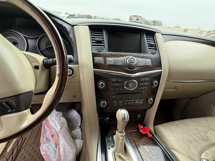 2012-infiniti-qx56-image-44