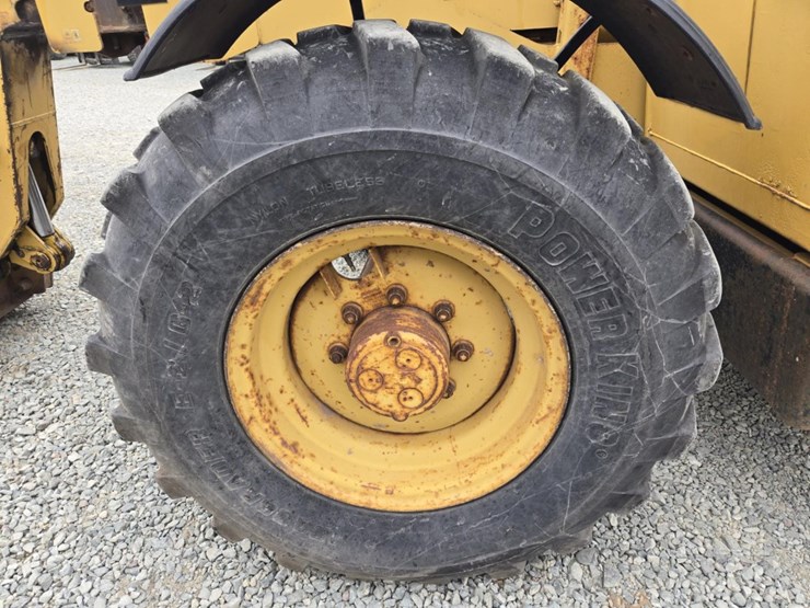 caterpillar-th83-image-54