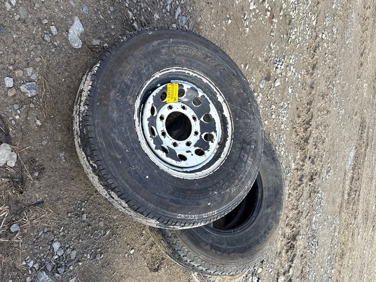 #22651-•-lot-of-(3)-st235/86r16-tires-&-(1)-rim-image-4