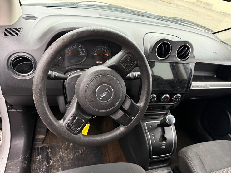 2014-jeep-compass-image-36