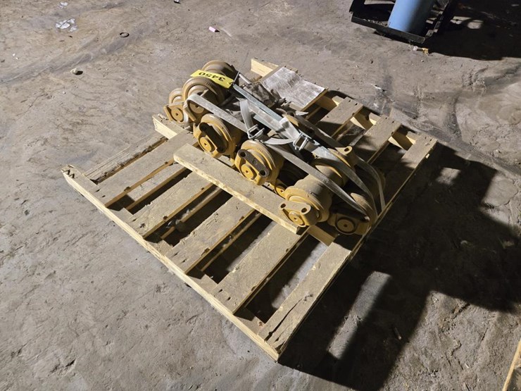 #3450-•-pallet-of-berco-km3928-rollers-image-4