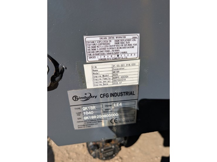 cfg-qk18r-mini-excavator-w/-hydraulic-thumb-image-13