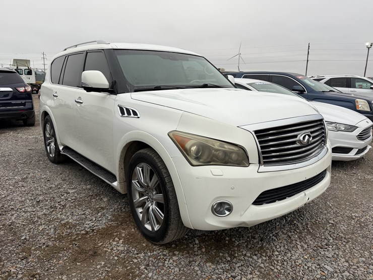 2012-infiniti-qx56-image-3