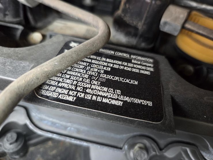 2020-bobcat-t740-image-31