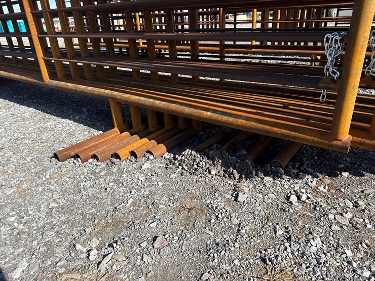 #22678-•-(9)-cattle-panels-&-(1)-gate-image-6