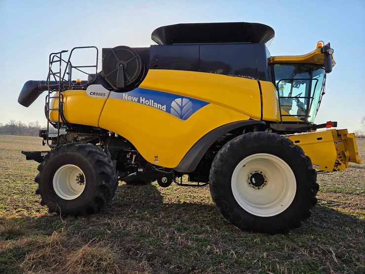 2010-new-holland-cr9065-image-38