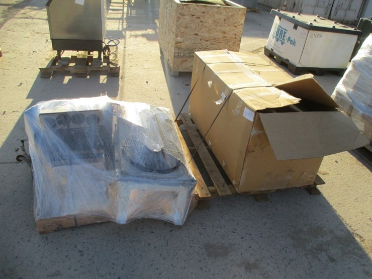 (2)-r-2400-red-dot-military-vehicle-a/c-kits-image-1