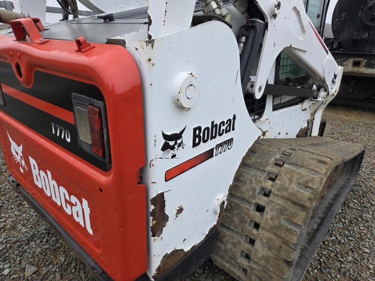 2013-bobcat-t770-image-21