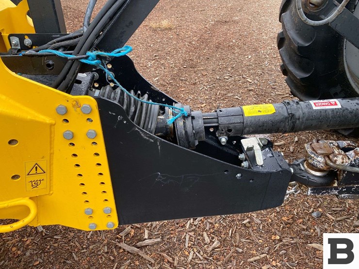 new-holland-340-image-8